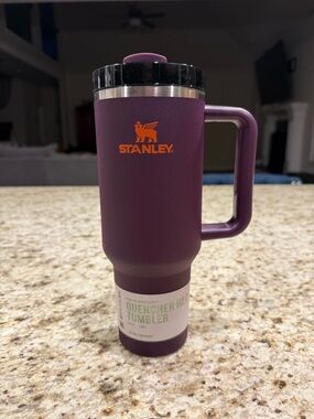 Stanley Tumbler Quencher H2.0 FlowState Purple With Handle Lid 40 Oz Insulated